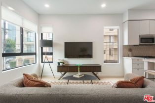 , 10310 Santa Monica blvd, Westwood, CA 90025 - 9