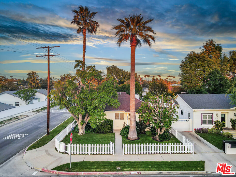 Single Family Residence, 4476 Calhoun ave, Sherman Oaks, CA 91423 - 1
