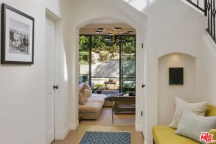 Single Family Residence, 13439 Java dr, Beverly Hills, CA 90210 - 4