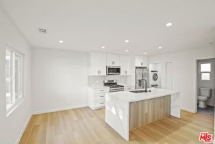 , 2521 10th St, Santa Monica, CA 90405 - 3