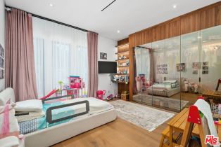 Single Family Residence, 16015 Valley Wood rd, Sherman Oaks, CA 91403 - 25