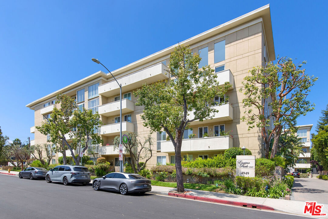 Condominium, 4949 Genesta ave, Encino, CA 91316 - 1