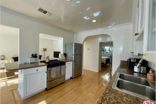 , 834 Lincoln blvd, Santa Monica, CA 90403 - 6