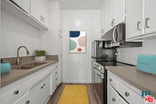 , 10965 Rochester ave, Westwood, CA 90024 - 10