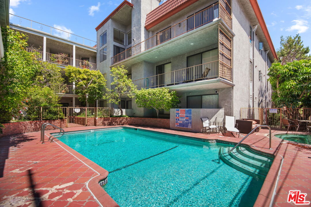 Condominium, 2031 Bentley ave, Westwood, CA 90025 - 1