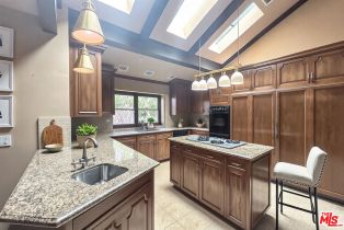 , 612 Alta dr, Beverly Hills, CA 90210 - 11