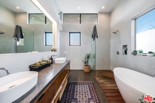 Single Family Residence, 1385 Palms blvd, Venice, CA 90291 - 20