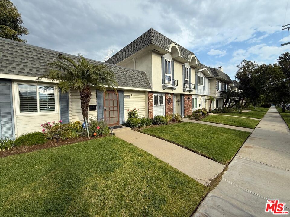 Townhouse, 10234 Oklahoma ave, Chatsworth, CA 91311 - 1