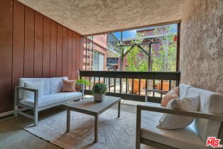 Condominium, 4939 Maytime ln, Culver City, CA 90230 - 5