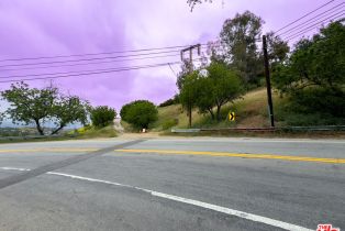 , 1 Topanga Canyon blvd, Woodland Hills, CA 91364 - 4