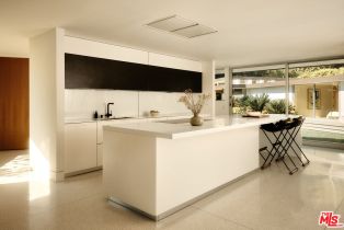 Single Family Residence, 1061 Loma Vista dr, Beverly Hills, CA 90210 - 7