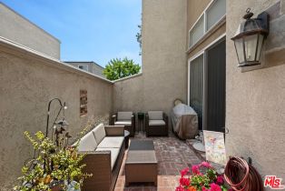 Condominium, 21901 Lassen st, Chatsworth, CA 91311 - 4