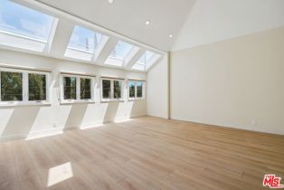 , 5131 Campo rd, Woodland Hills, CA 91364 - 4