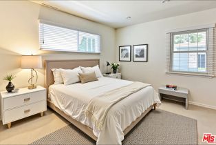 Single Family Residence, 21924 Buena Ventura st, Woodland Hills, CA 91364 - 15