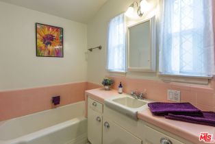 Single Family Residence, 21924 Buena Ventura st, Woodland Hills, CA 91364 - 16