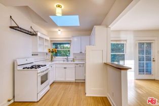 , 3008 3rd st, Santa Monica, CA 90405 - 8