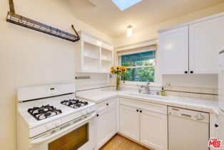 , 3008 3rd st, Santa Monica, CA 90405 - 7