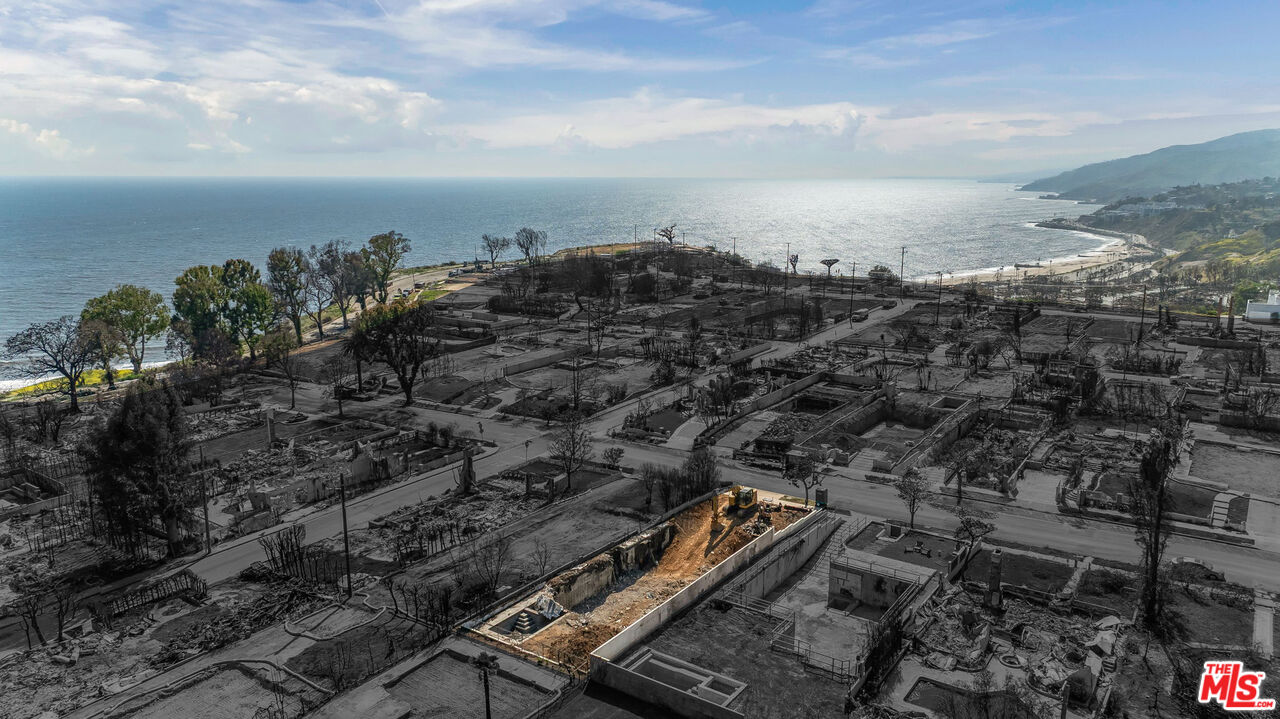 , 410 Via De La Paz, Pacific Palisades, CA 90272 - 1