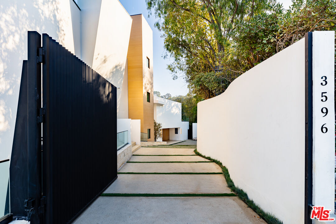 Single Family Residence, 3596 Woodhill Canyon rd, Studio City, CA 91604 - 1