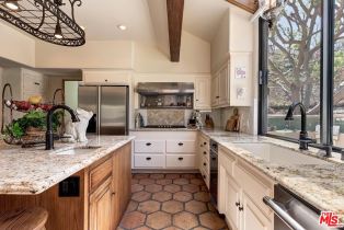 Single Family Residence, 16597 Via Floresta, Pacific Palisades, CA 90272 - 21