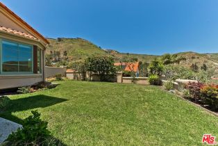 Single Family Residence, 16597 Via Floresta, Pacific Palisades, CA 90272 - 6