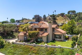 Single Family Residence, 16597 Via Floresta, Pacific Palisades, CA 90272 - 2