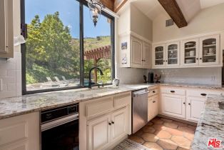 Single Family Residence, 16597 Via Floresta, Pacific Palisades, CA 90272 - 19