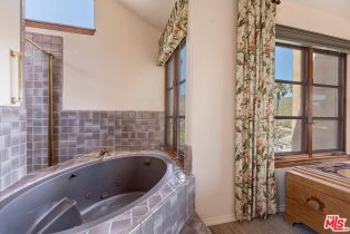 Single Family Residence, 16597 Via Floresta, Pacific Palisades, CA 90272 - 35