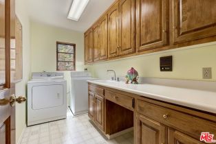 Single Family Residence, 16597 Via Floresta, Pacific Palisades, CA 90272 - 46