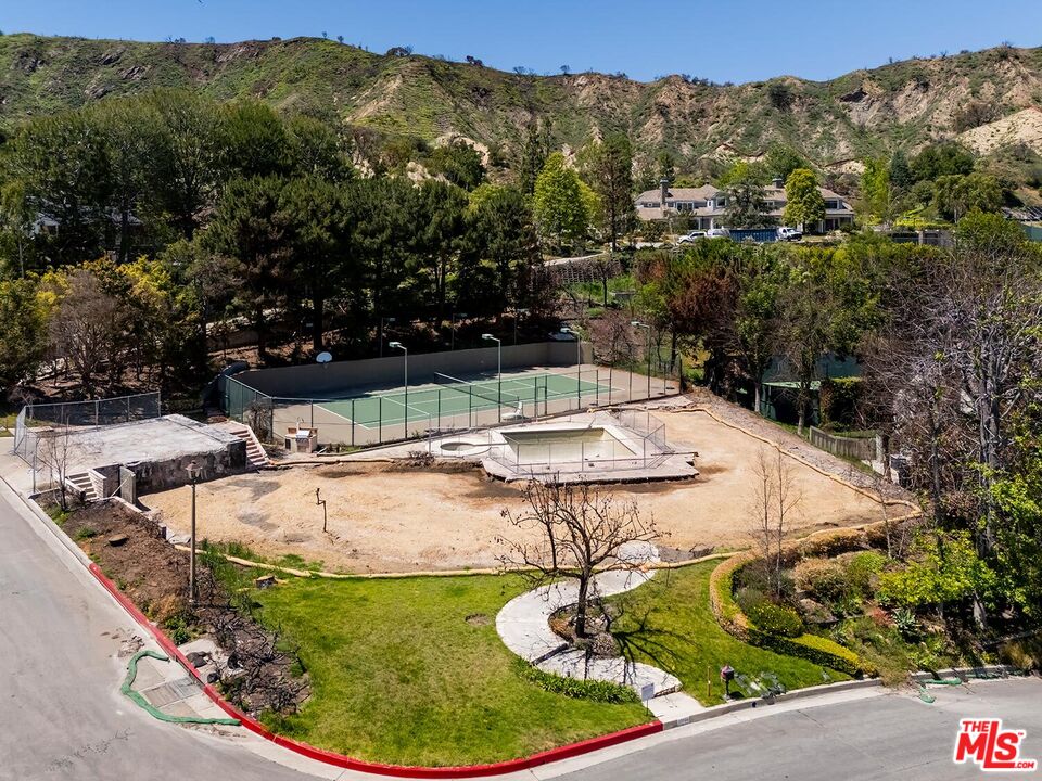 , 17706 Camino De Yatasto, Pacific Palisades, CA 90272 - 1