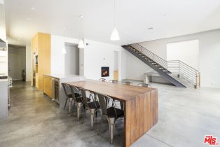 , 707 Flower ave, Venice, CA 90291 - 4