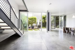 , 707 Flower ave, Venice, CA 90291 - 5