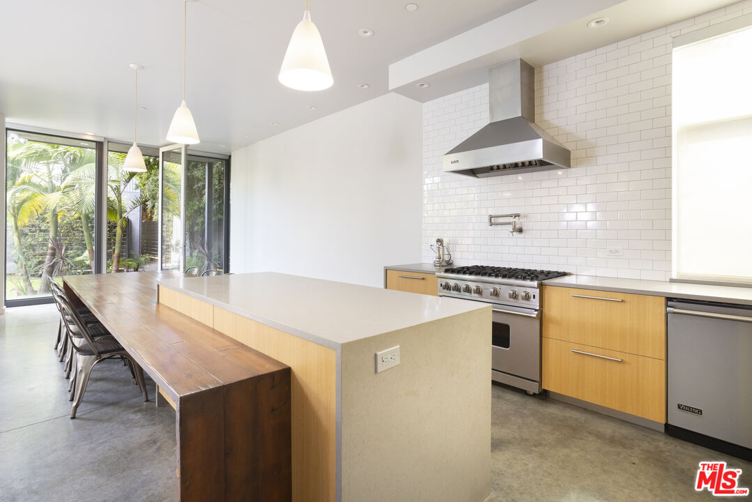 , 707 Flower ave, Venice, CA 90291 - 1