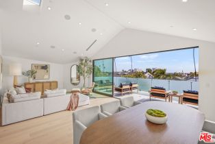 Single Family Residence, 2530 Beverley ave, Santa Monica, CA 90405 - 5