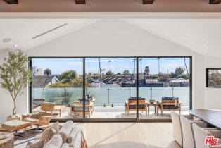 Single Family Residence, 2530 Beverley ave, Santa Monica, CA 90405 - 4