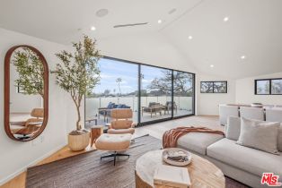 Single Family Residence, 2530 Beverley ave, Santa Monica, CA 90405 - 2
