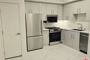 , 1617 Broadway, Santa Monica, CA 90404 - 3