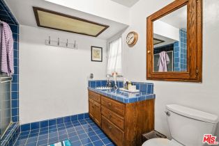 Single Family Residence, 5509 Oakdale ave, Woodland Hills, CA 91364 - 37