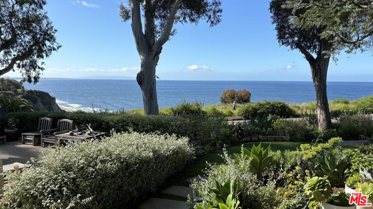 , 15419 Via De Las Olas, Pacific Palisades, CA 90272 - 1