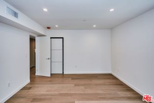 Apartment, 328 Maple dr, Beverly Hills, CA 90210 - 11