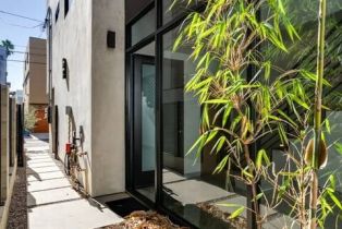 , 456 S. Venice Blvd, Venice, CA 90291 - 6