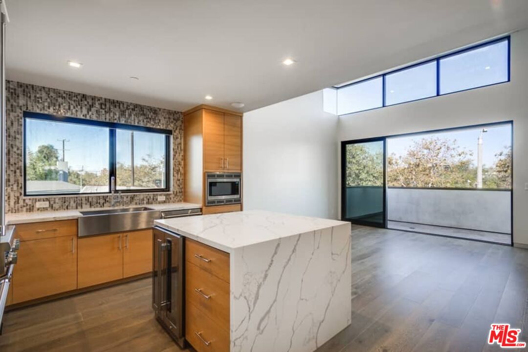 , 456 S. Venice Blvd, Venice, CA 90291 - 1