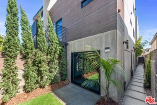 , 454 S. Venice Blvd, Venice, CA 90291 - 4