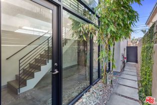 , 454 S. Venice Blvd, Venice, CA 90291 - 5