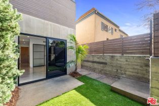 , 454 S. Venice Blvd, Venice, CA 90291 - 7