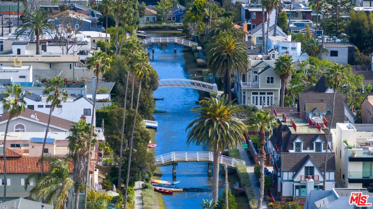 , 454 S. Venice Blvd, Venice, CA 90291 - 1