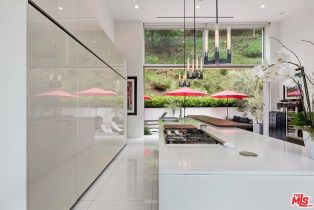 Single Family Residence, 9792 Oak Pass rd, Beverly Hills, CA 90210 - 9