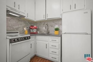 , 10965 Rochester ave, Westwood, CA 90024 - 7