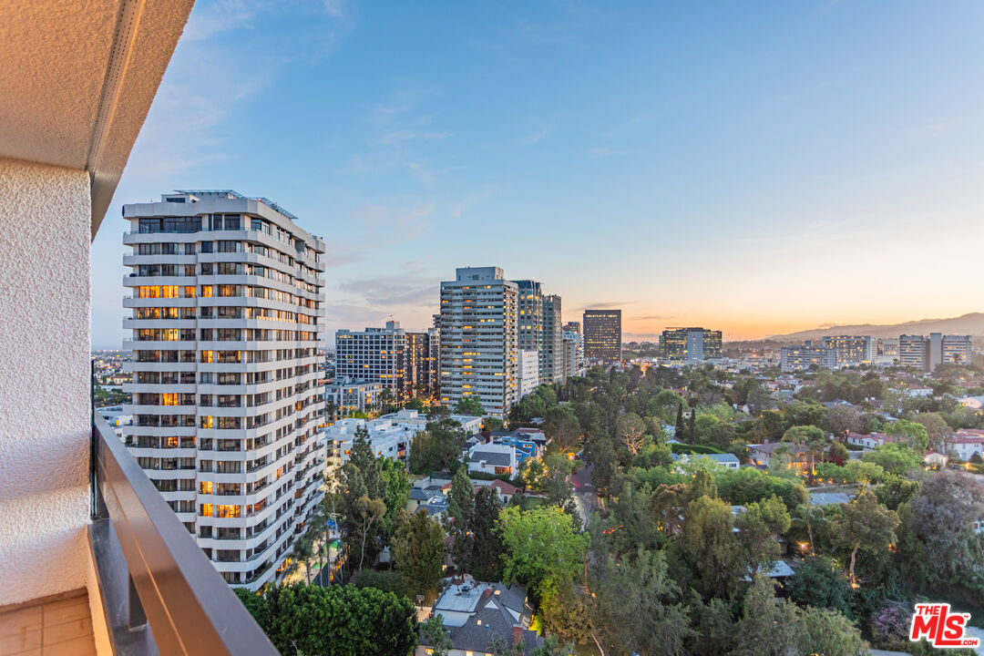 Condominium, 10551 Wilshire blvd, Westwood, CA 90024 - 1