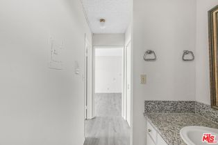 , 1811 Parnell ave, Westwood, CA 90025 - 4